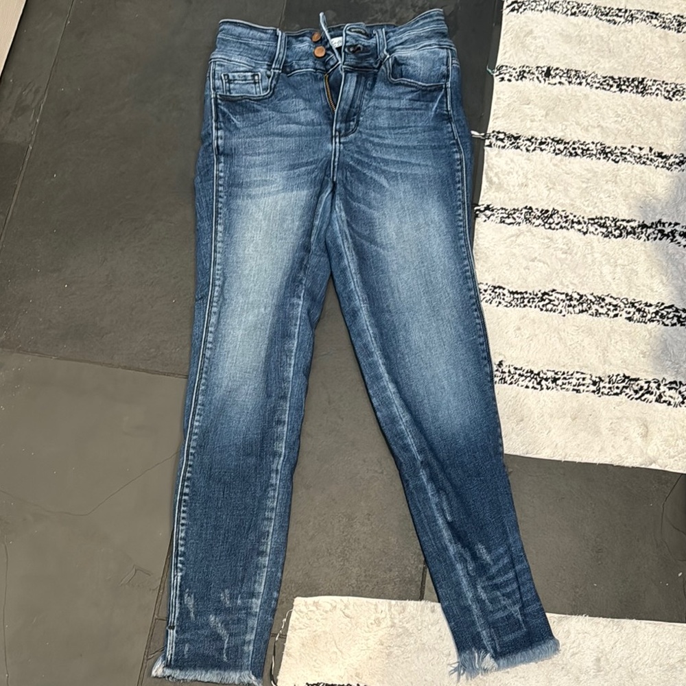 KanCan Blue Ankle Cropped Jeans with Modern Touch